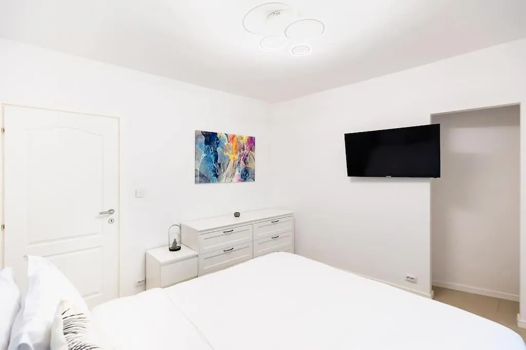 Modern 2Br Apt In The City Center Apartment Bucharest